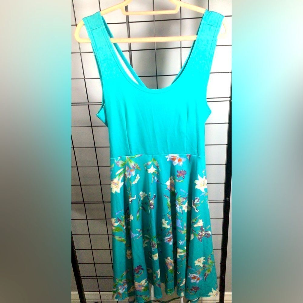 FSOOG summer dress with open back and flowered skirt  NWT